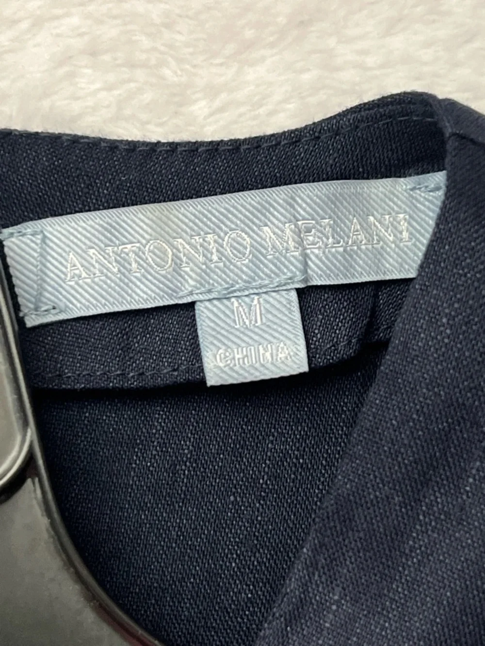 ANTONIO MELANI Super Cute Navy V-Neck Tie-Front Blouse, Size M - Picture 10 of 12